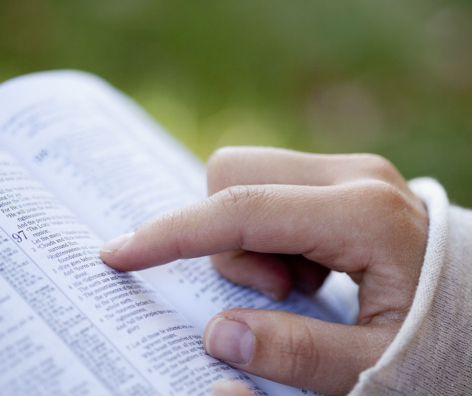 Stephens Valley Church in Nashville reading Bible